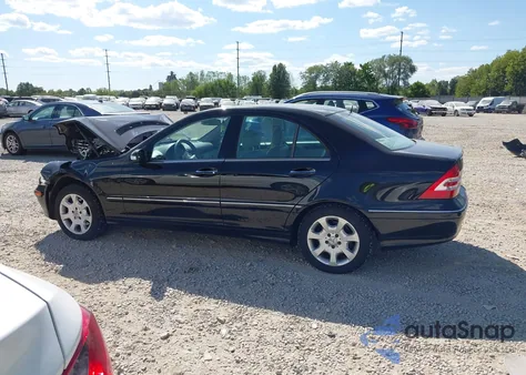 2005 Mercedes-Benz C 240 Luxury 4Matic z USA, uszkodzony, nr VIN WDBRF81J05F655841